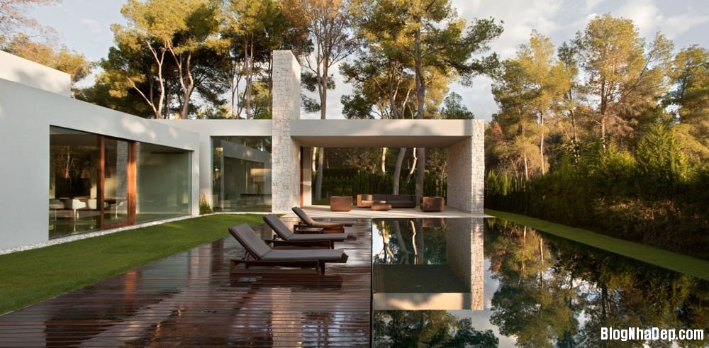 Ngôi nhà đẹp thanh lịch giữa rừng ở Tây Ban Nha