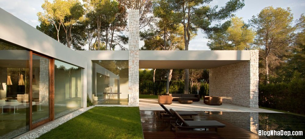Ngôi nhà đẹp thanh lịch giữa rừng ở Tây Ban Nha
